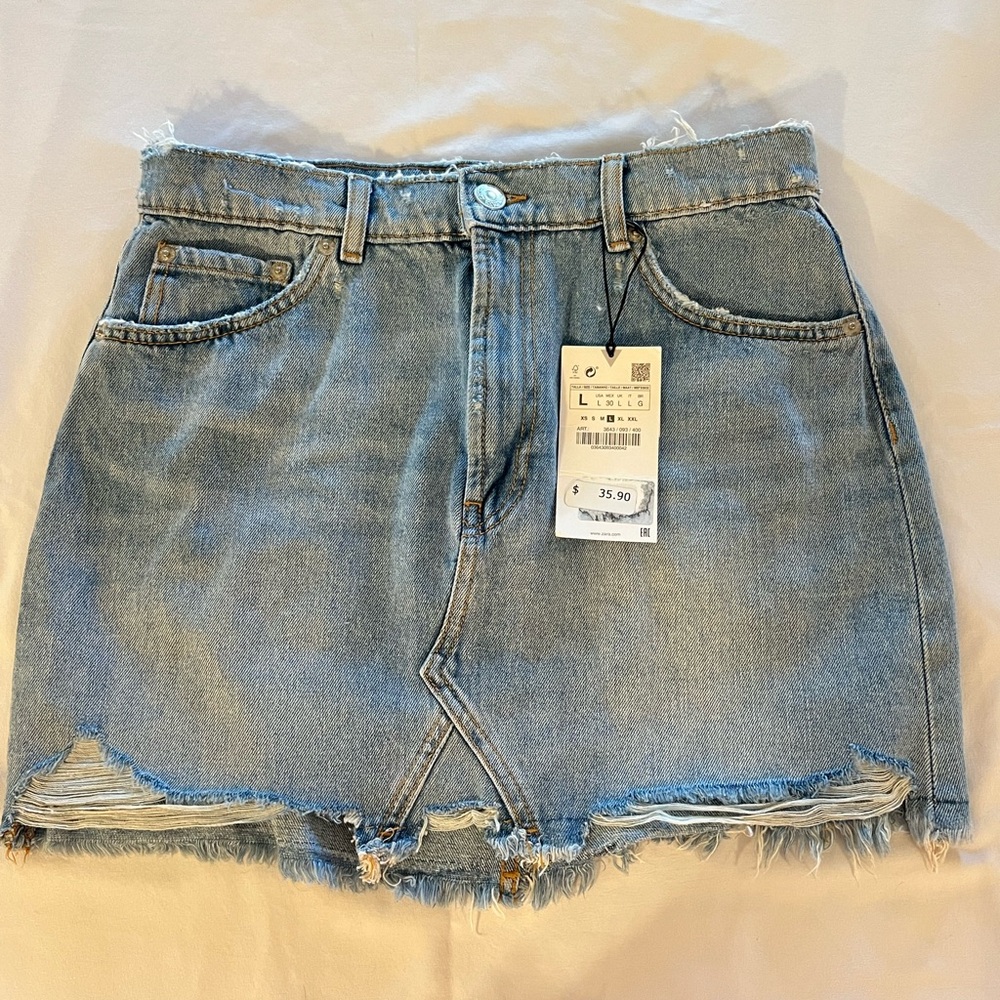 ZARA frayed mini denim skirt. Large. With tags.